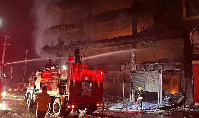 Mersin'deki mobilya mağazası yangını söndürüldü