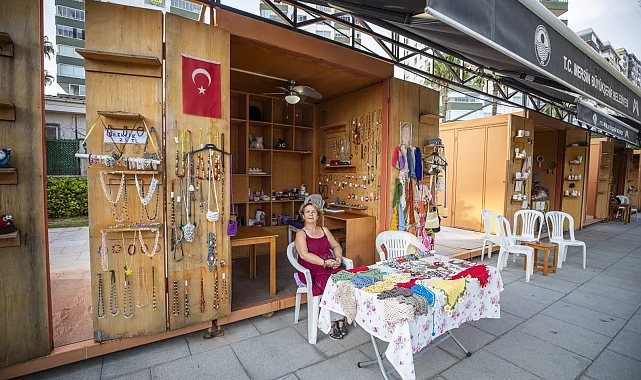 Mersin'de üretici kadın stantları dayanışmayı güçlendiriyor
