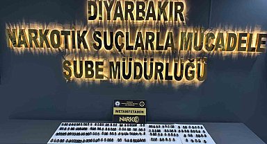 Midelerinde taşıdıkları uyuşturucu ile yakalanan 2 kişi tutuklandı