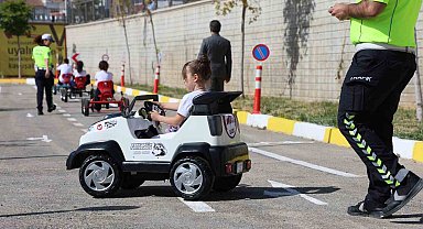 Minik sürücüler trafik kurallarını eğlenerek öğrendi