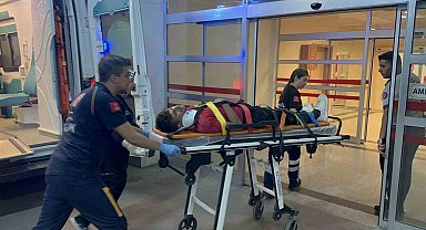 Motosiklet ile otomobil çarpıştı: 1 yaralı