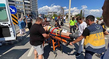 Motosiklet kavşakta dönüş yapan otomobille çarpıştı: 2 yaralı