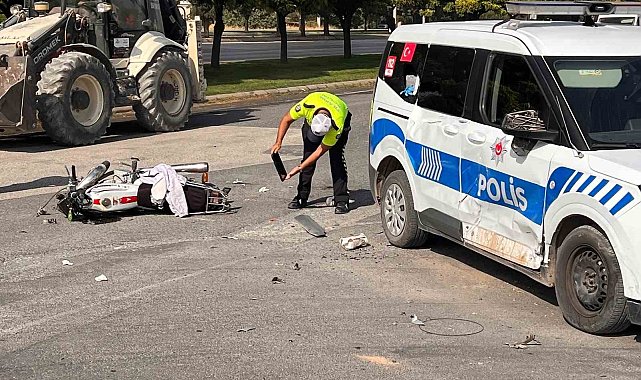 Motosiklet polis aracı ile çarpıştı: 2 yaralı