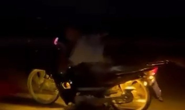 Motosikleti yatarak kullandı, tehlikeli anlar kamerada