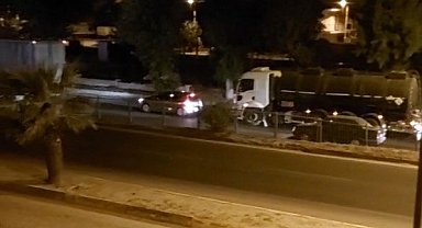 Motosikletiyle bariyerlere çarpan genç ağır yaralandı