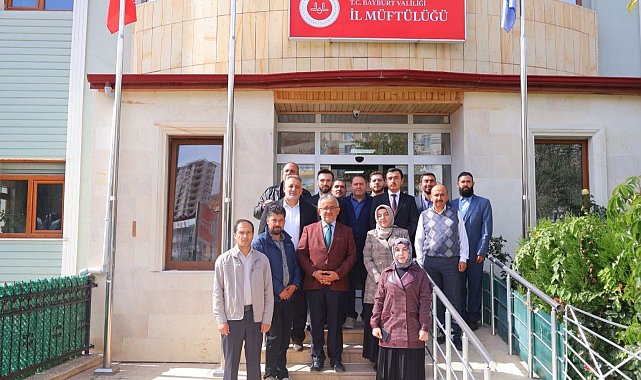 Müftü Danacı müftülük personeli ve Kur'an kursu öğreticileriyle vedalaştı