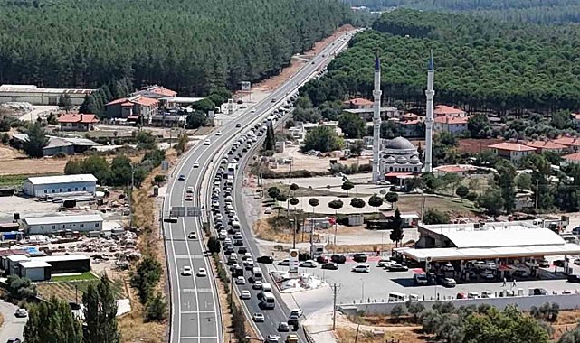 Muğla'da zincirleme kaza sonrası karayolunda trafik tıkandı