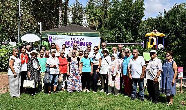 Muratpaşa, alzaymır farkındalığı için yaşlı evlerinde buluştu
