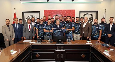 Mustafa Yalçın'dan gururlandıran boat takımına tebrik