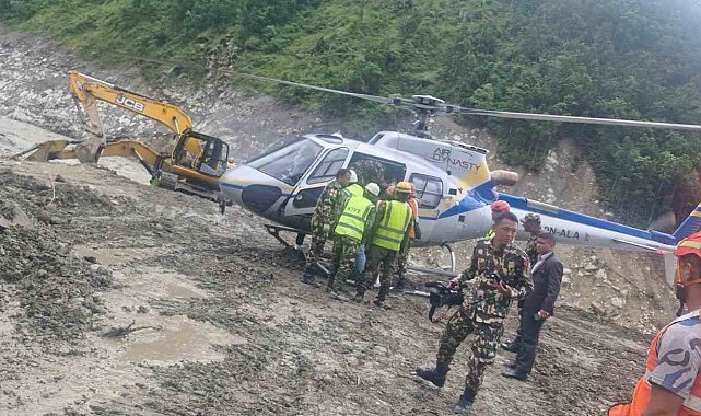 Nepal'deki sel felaketinden 10 gün sonra hidroelektrik tünelinden 2 işçi kurtarıldı