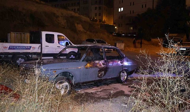 Nevşehir'de park halindeki otomobil alevlere teslim oldu