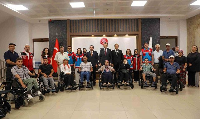 Niğde'de engelli vatandaşlara 21 akülü tekerlekli sandalye desteği