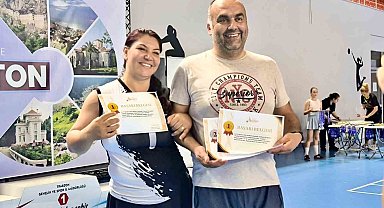 Niğdeli veteran badmintonculardan Türkiye Şampiyonası'nda 5 madalya