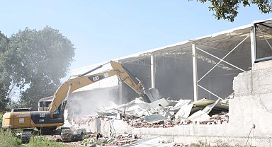 Nilüfer'de 3 kaçak yapı yıkıldı