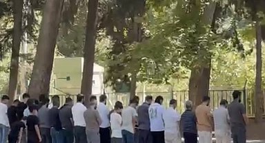 Nusaybin'de piknik yapan vatandaşlar namaz için birlikte saf tuttu