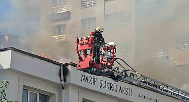 Öğrenci yurdunun çatısında yangın çıktı, çok sayıda ekip sevk edildi