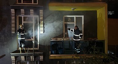 Öğrencilerin kaldığı evde yangın çıktı: 2 kişi dumanda etkilendi
