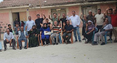 Öğretmen 40 yıl sonra köy okulunda öğrencileriyle buluştu