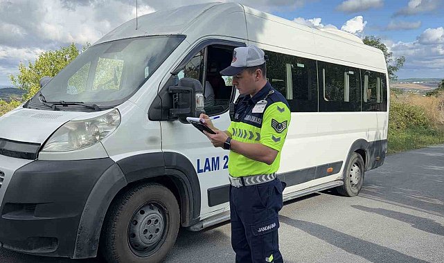 Okulların ilk gününde jandarmadan servis araçlarına sıkı denetim