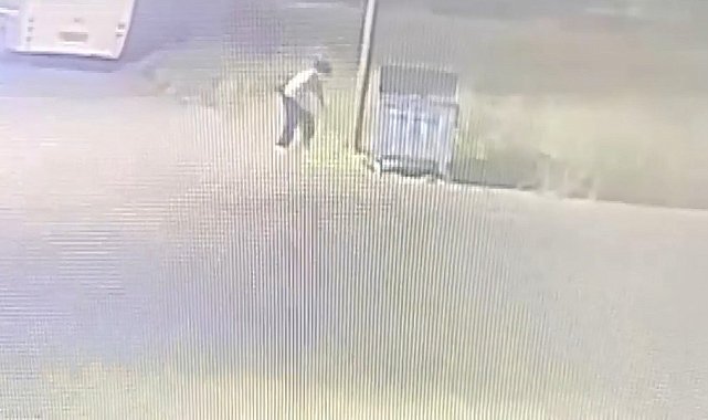 Önce yaktı sonra oturup izledi