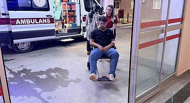 Önündeki araca çarpmamak için refüje çıktı: 2 yaralı