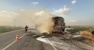 Osmaniye'de anız yangını seyir halindeki saman yüklü tıra sıçradı