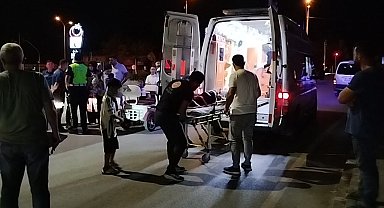 Otomobil ile elektrikli motosiklet çarpıştı: 3 yaralı