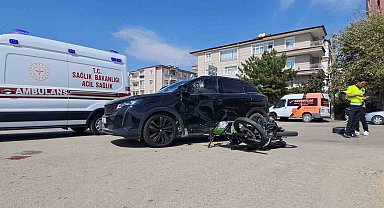 Otomobil ile motosiklet çarpıştı: 1 ağır yaralı