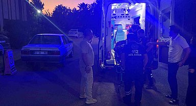 Otomobil kaldırıma çıktı: 3 yaralı