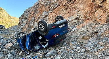 Otomobil şarampole yuvarlandı: 1'i çocuk 5 kişi yaralandı