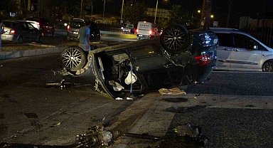 Otomobil takla attı, motoru yola fırladı: 2 yaralı