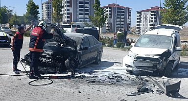 Otomobil ve hafif ticari araç çarpıştı, 1 kişi yaralandı