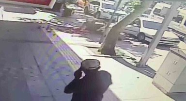 Otomobilin açılan kapısına çarpan motosikletli yaralandı