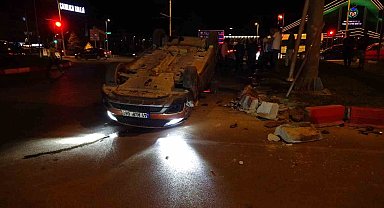 Otomobille çarpışan araç ters döndü: 2 yaralı