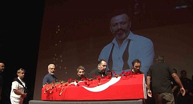 Özlem Esmergül, erkek arkadaşı Serhat Kılıç'ı gözyaşları içinde uğurladı