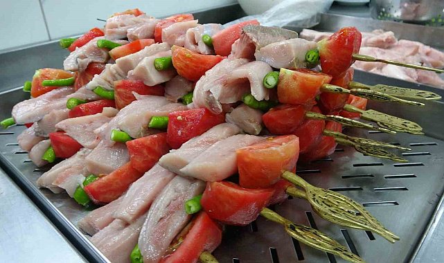 Palamut sofraların baş tacı oldu: Trabzon'da palamutta şiş dönemi