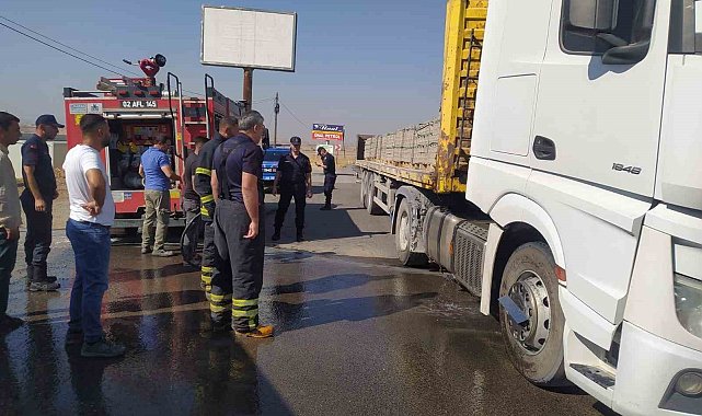 Parke taşı yüklü tır alev aldı