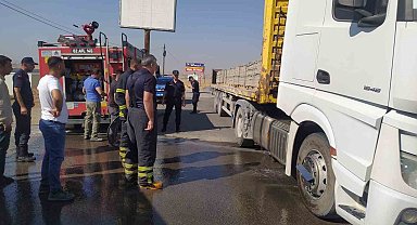 Parke taşı yüklü tır alev aldı