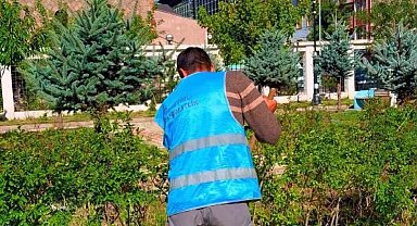 Patnos'ta denetimli serbestlik yükümlülerinden camilerde temizlik çalışması
