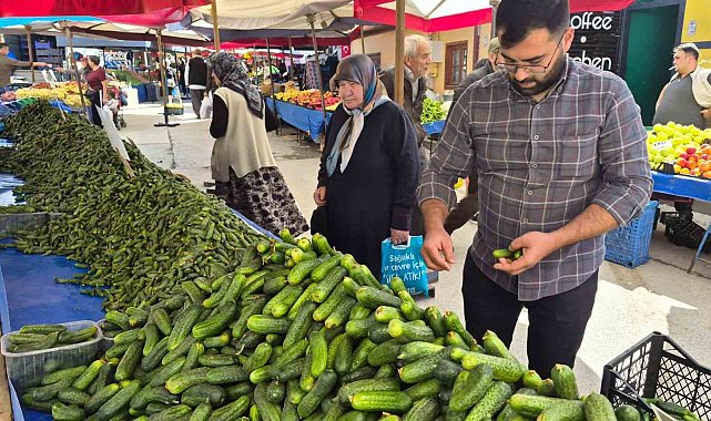 Pazarda turşu mesaisi başladı