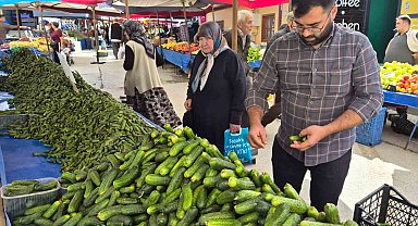 Pazarda turşu mesaisi başladı