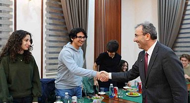 Pendik'te yeni üniversitelilere 20 bin TL eğitim desteği hesaplara yatırıldı