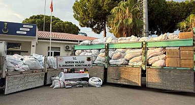Piyasa değeri 50 milyon TL: Kaçak 20 binden fazla kıyafet ele geçirildi
