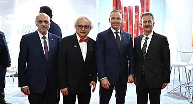 Polonya Cumhurbaşkanı Nawrocki, MSPO 2026'da Türk stantlarını ziyaret etti