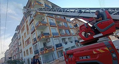 Prizden çıkan yangında 5 kişilik ailenin yaşadığı ev alevlere teslim oldu