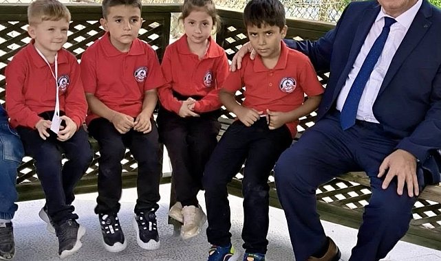 Protokol üyeleri minik öğrencilerin okul heyecanına ortak oldular