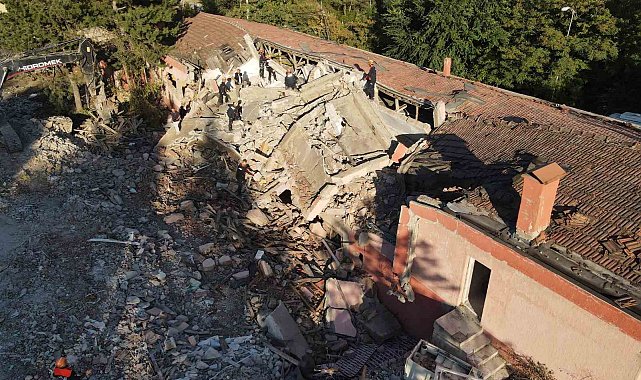 "Habersiz" bina çökmesi tatbikatı gerçeği aratmadı: Ekipler seferber oldu
