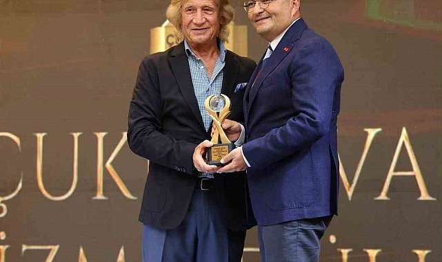 "Yılın Turizm Yöneticisi" ödülü İl Kültür ve Turizm Müdürü Duru'ya verildi