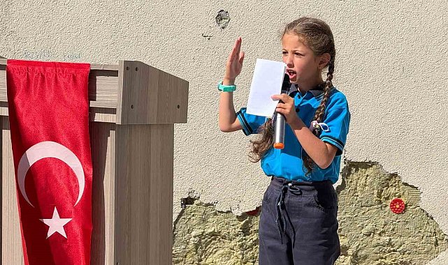 Refahiye'de İlköğretim Haftası programında okulun bakımsızlığı dikkat çekti