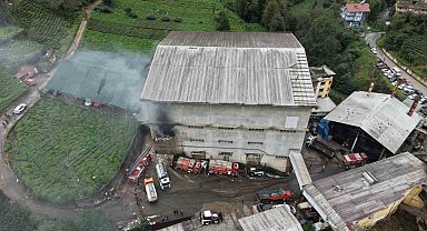 Rize'de çay fabrikasının ambalaj deposunda yangın